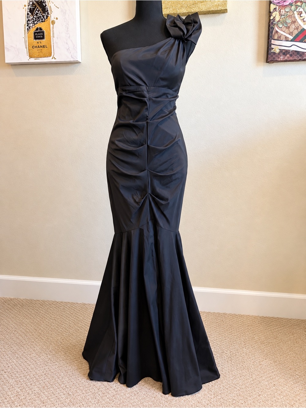 XSCAPE Joanna Chen Black One Shoulder Rosette Ruched Mermaid Gown Sz 6 EUC